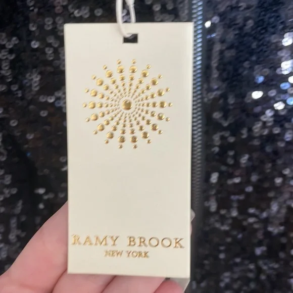 ✨✨🪩RAMY BROOK NEW YORK sequins zipper back cap sleeve blouse 😎 - Picture 10 of 12